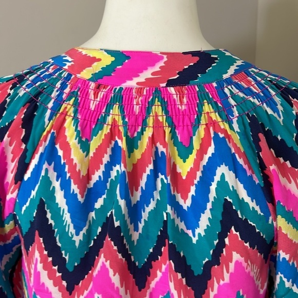 Lilly Pulitzer Elsa Silk Top Flame Stitch Pattern Vneck Smocked Shirt Sz XS - Picture 7 of 12